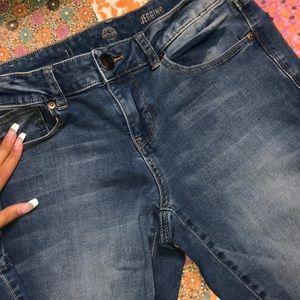 MID WASH JEANS🧚🏽‍♀️ SIZE M